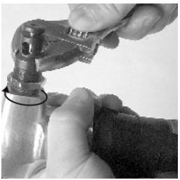 MEEC TOOLS 017081 Nibbler Instruction Manual - Replace the pad and tighten it firmly with the spanner