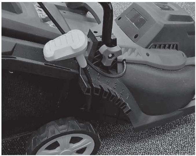 MAKO SROM1269 1400W Electric Lawn Mower Instruction Manual - Ensure the lever if fully engaged before using the mower